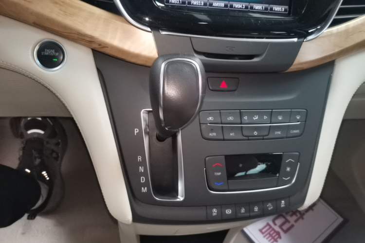 Used Buick GL8 2017 ES 28T Comfort Model China V Standard Gear Lever