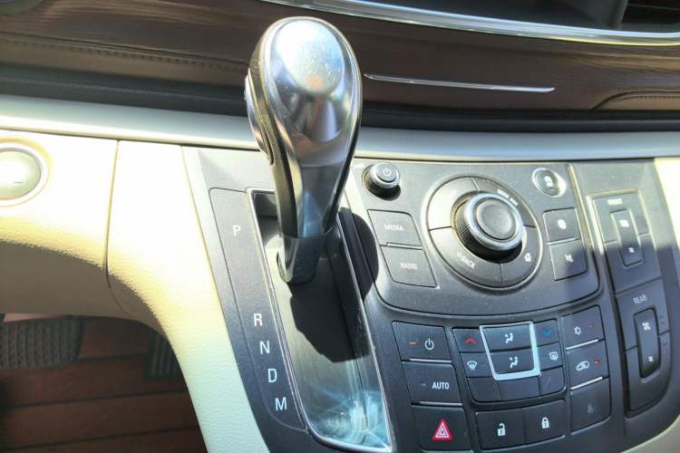 Used Buick GL8 2017 25S Luxury Version China V Standard Gear Lever