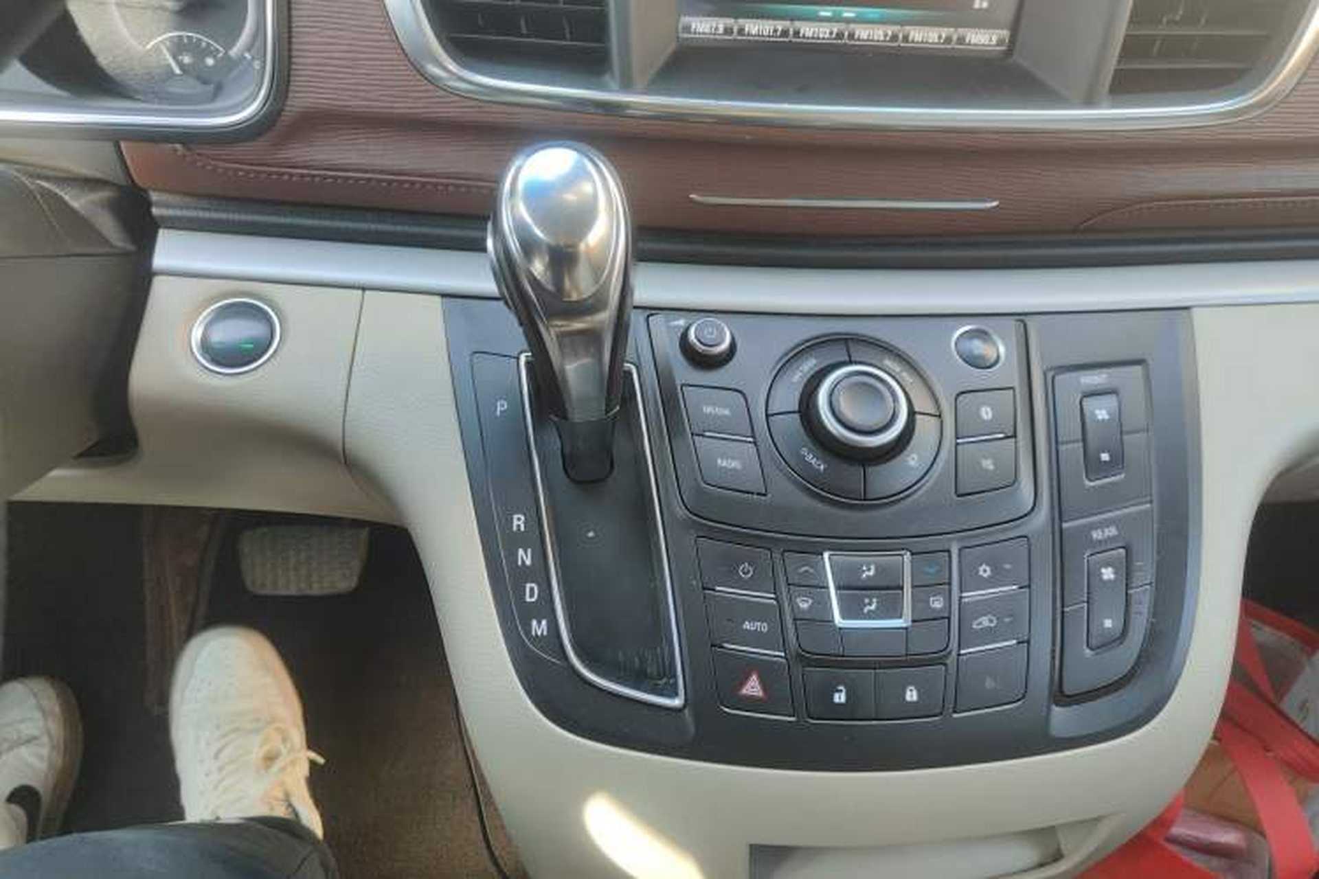 Used Buick GL8 2017 25S Comfort Version China V Standard Gear Lever