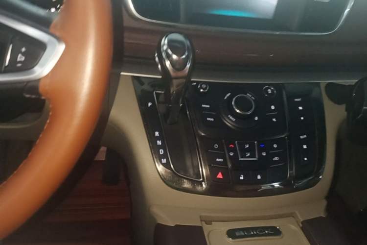 Used Buick GL8 2017 25S Luxury Version China V Standard Gear Lever