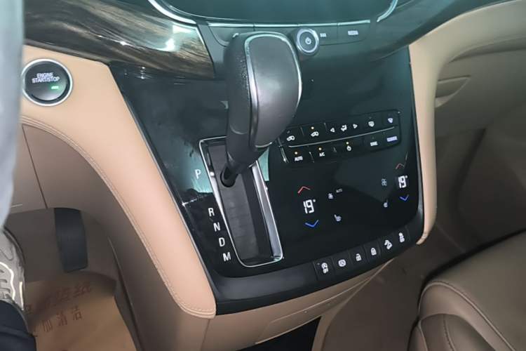 Used Buick GL8 2017 ES 28T Luxury Model China V Standard Gear Lever
