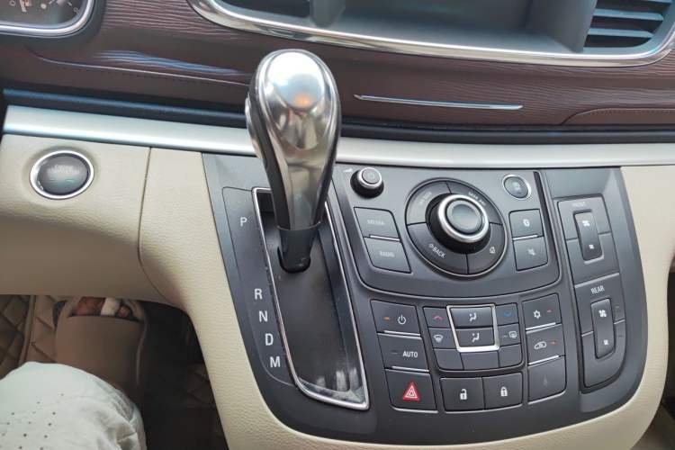 Used Buick GL8 2017 25S Luxury Version China V Standard Gear Lever