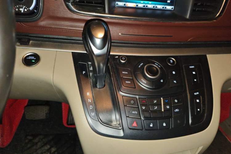 Used Buick GL8 2017 25S Luxury Version China V Standard Gear Lever