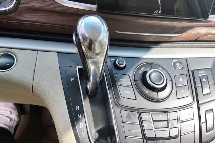 Used Buick GL8 2017 25S Comfort Version China V Standard Gear Lever