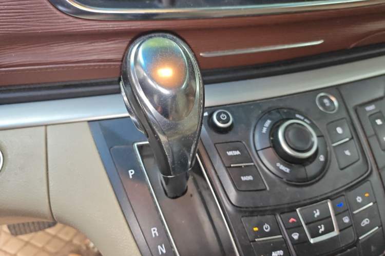 Used Buick GL8 2017 25S Luxury Version China V Standard Gear Lever