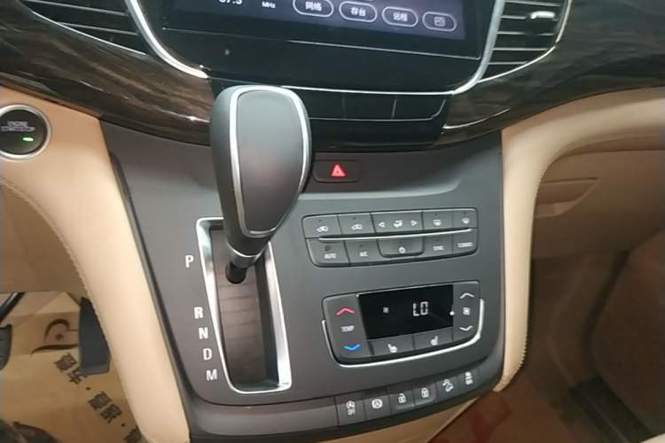 Used Buick GL8 2017 ES 28T Premium Version China V Standard Gear Lever