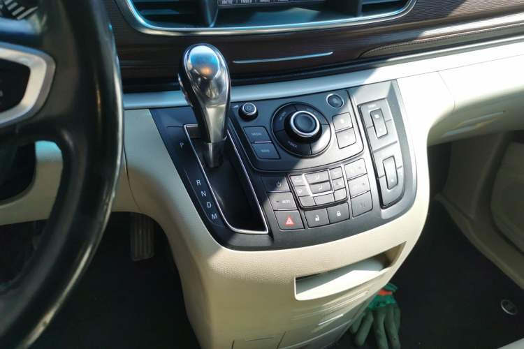 Used Buick GL8 2017 25S Luxury Version China V Standard Gear Lever
