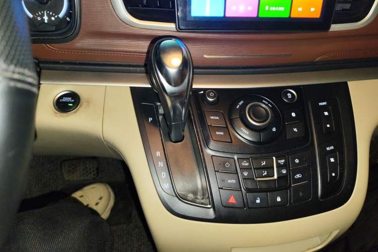 Used Buick GL8 2017 25S Comfort Version China V Standard Gear Lever