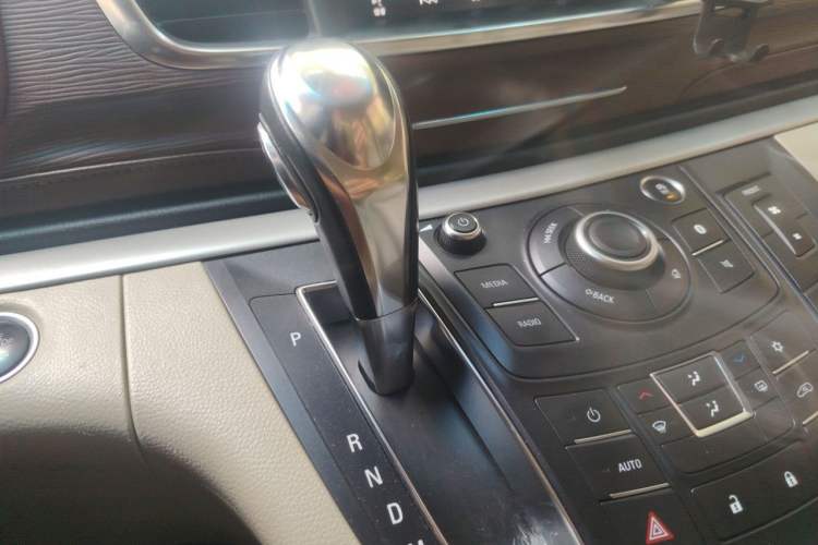 Used Buick GL8 2017 25S Luxury Version China V Standard Gear Lever