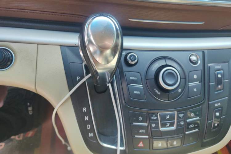 Used Buick GL8 2017 25S Luxury Version China V Standard Gear Lever