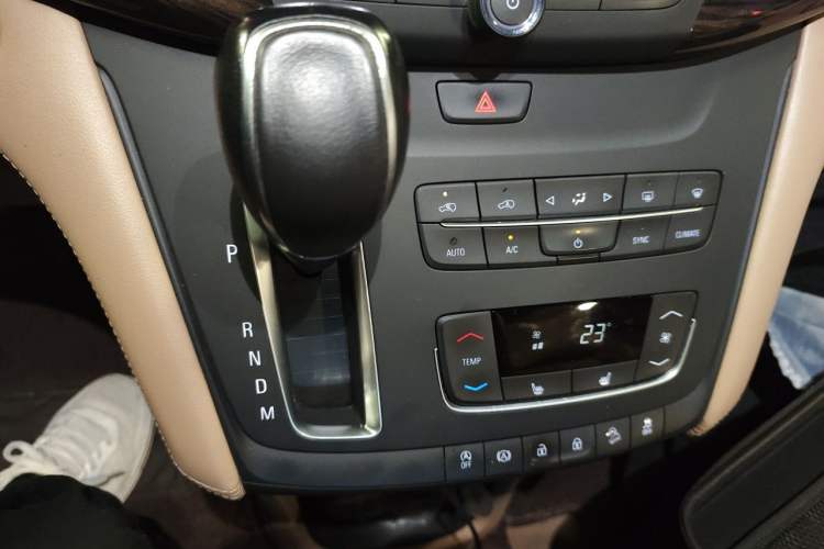 Used Buick GL8 2017 ES 28T Premium Version China V Standard Gear Lever