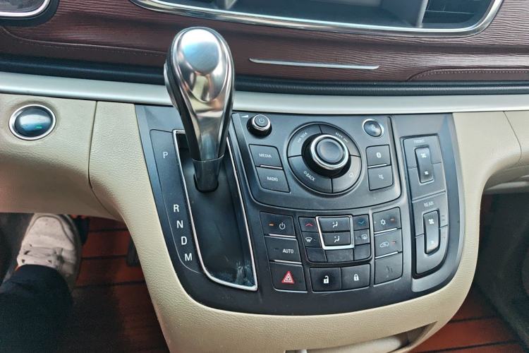 Used Buick GL8 2017 25S Comfort Version China V Standard Gear Lever