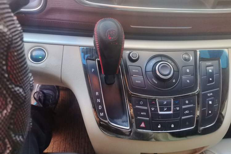 Used Buick GL8 2017 25S Luxury Version China V Standard Gear Lever