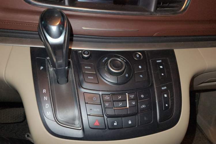 Used Buick GL8 2017 25S Luxury Version China V Standard Gear Lever