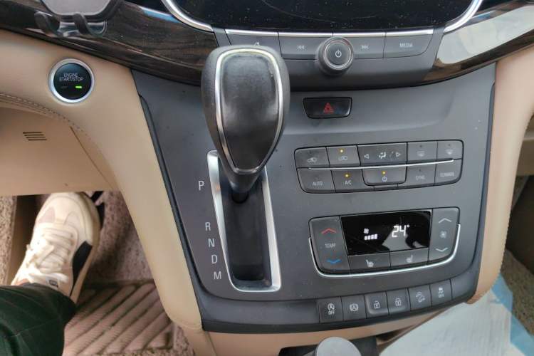 Used Buick GL8 2017 ES 28T Premium Version China V Standard Gear Lever