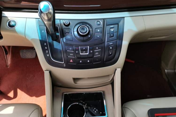 Used Buick GL8 2017 25S Luxury Version China V Standard Gear Lever