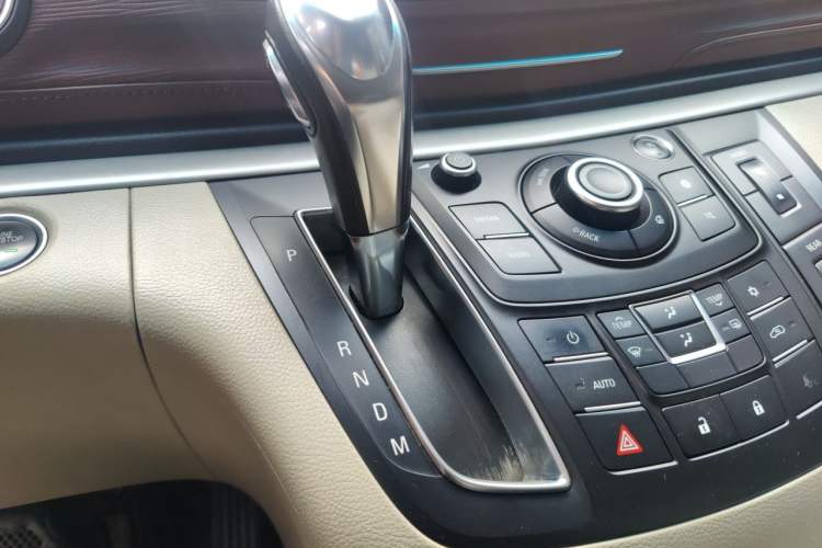 Used Buick GL8 2017 25S Comfort Version China V Standard Gear Lever