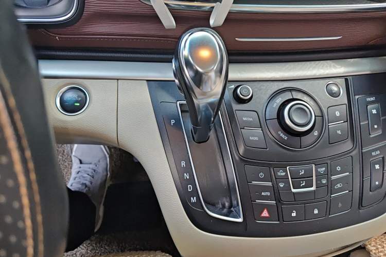 Used Buick GL8 2017 25S Luxury Version China V Standard Gear Lever