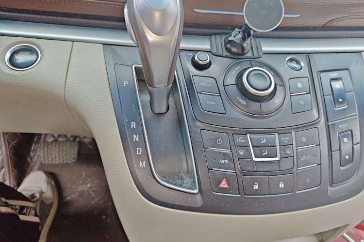 Used Buick GL8 2017 25S Luxury Version China V Standard Gear Lever