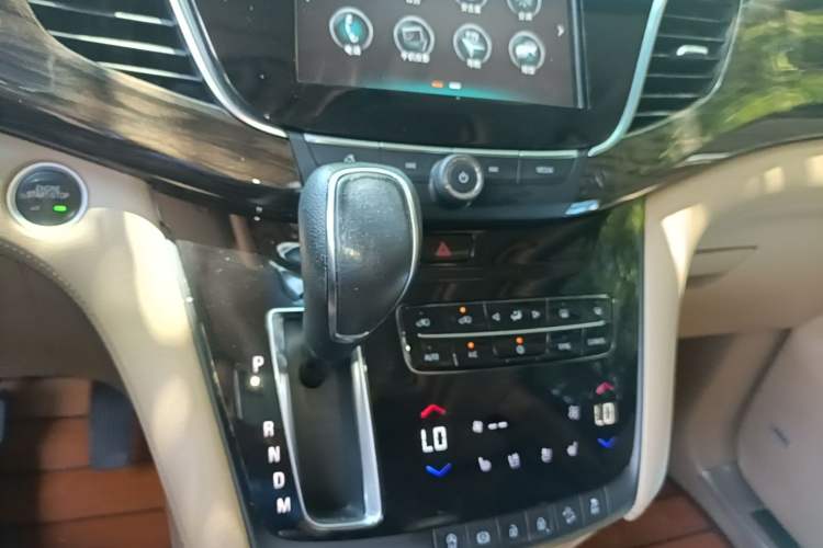 Used Buick GL8 2017 ES 28T Flagship Model China V Standard Gear Lever