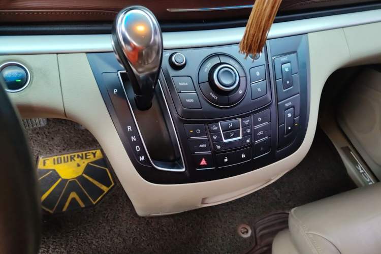 Used Buick GL8 2017 25S Prestige Version China V Standard Gear Lever