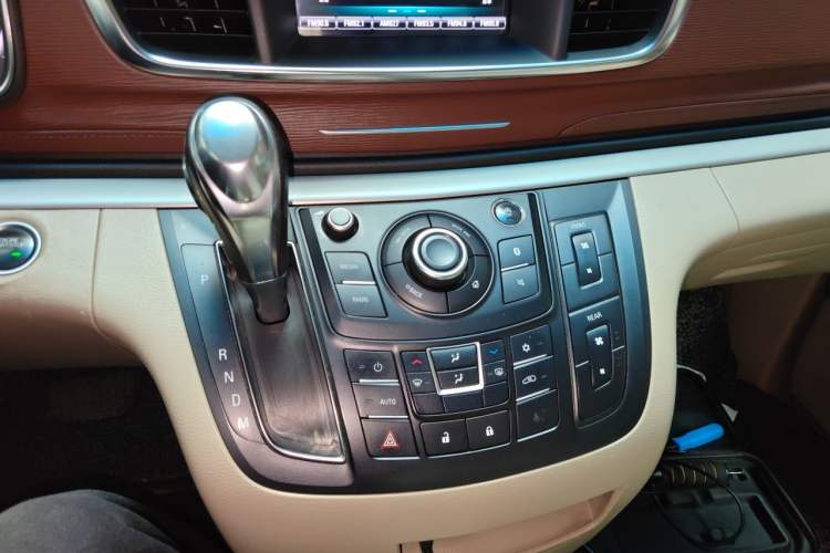 Used Buick GL8 2017 25S Luxury Version China V Standard Gear Lever