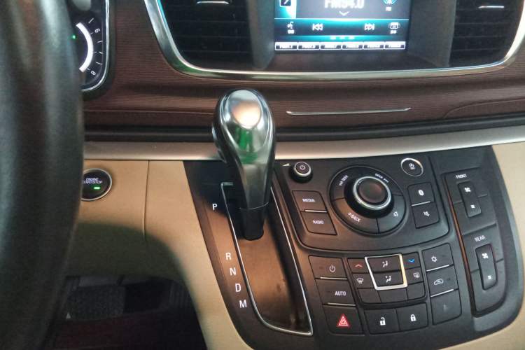 Used Buick GL8 2017 25S Luxury Version China V Standard Gear Lever