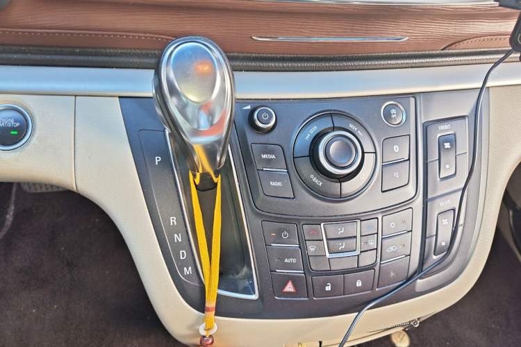 Used Buick GL8 2017 25S Luxury Version China V Standard Gear Lever
