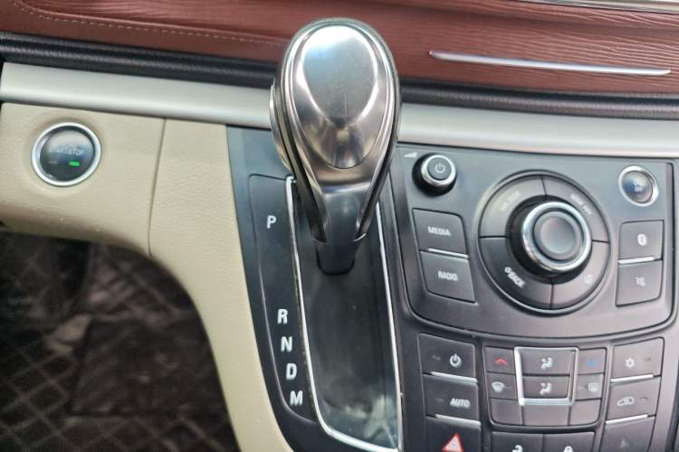 Used Buick GL8 2017 25S Comfort Version China V Standard Gear Lever