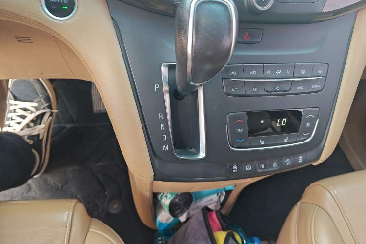 Used Buick GL8 2017 ES 28T Premium Version China V Standard Gear Lever