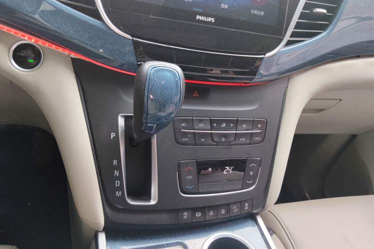 Used Buick GL8 2017 ES 28T Comfort Model China V Standard Gear Lever