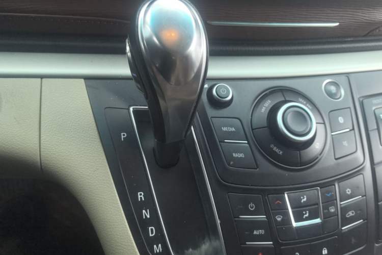 Used Buick GL8 2017 25S Luxury Version China V Standard Gear Lever