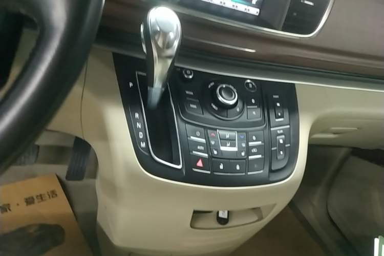 Used Buick GL8 2017 25S Prestige Version China V Standard Gear Lever