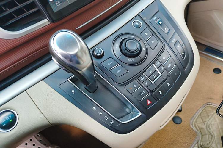 Used Buick GL8 2017 25S Luxury Version China V Standard Gear Lever