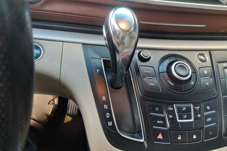 Used Buick GL8 2017 25S Luxury Version China V Standard Gear Lever