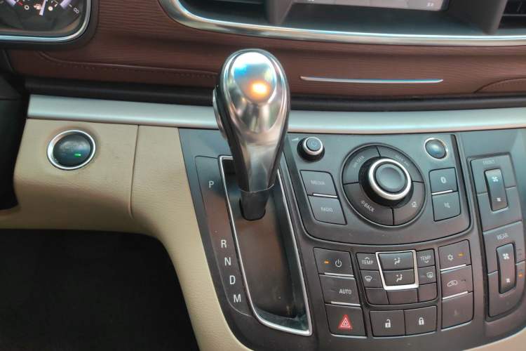 Used Buick GL8 2017 25S Luxury Version China V Standard Gear Lever