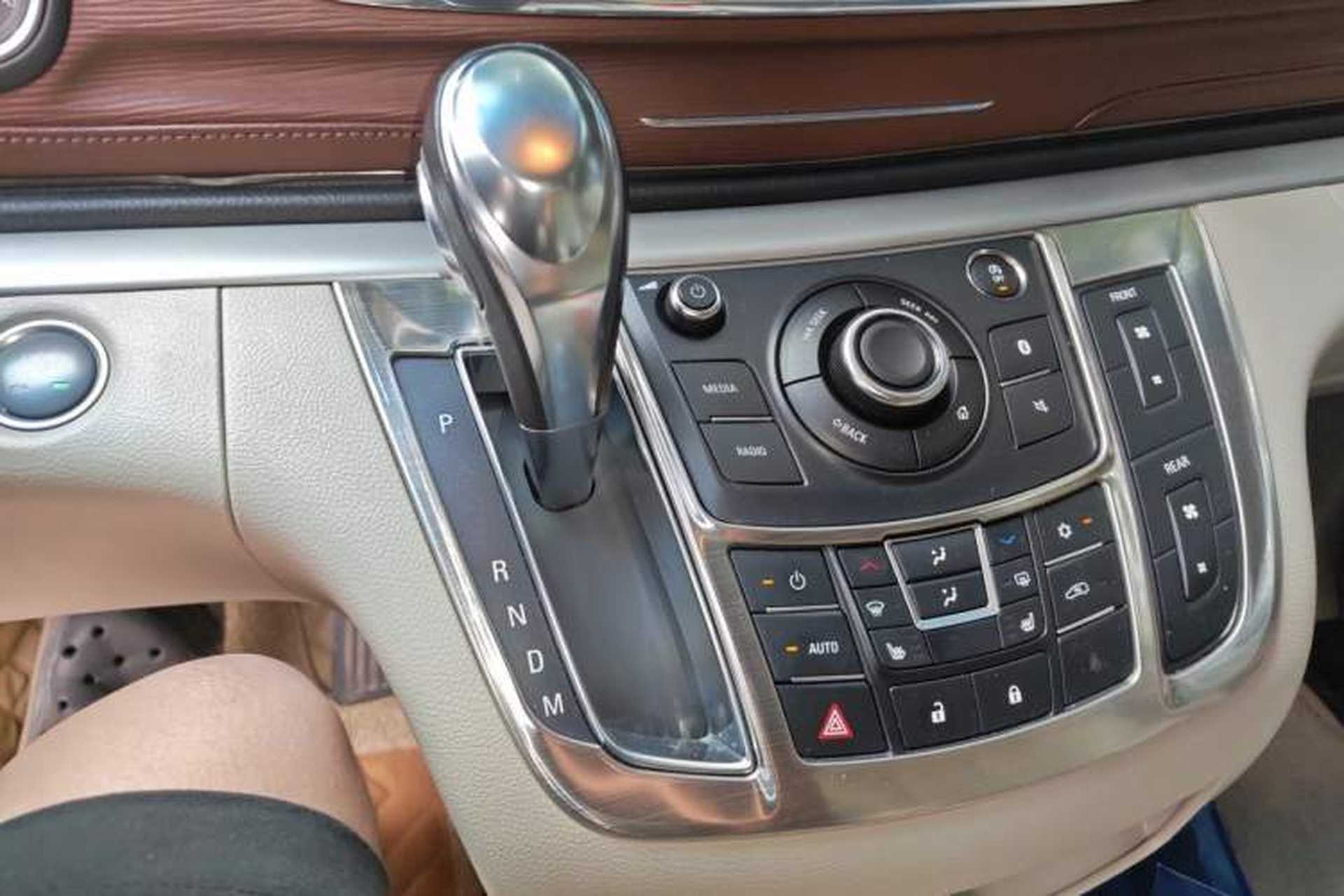 Used Buick GL8 2017 25S Prestige Version China V Standard Gear Lever