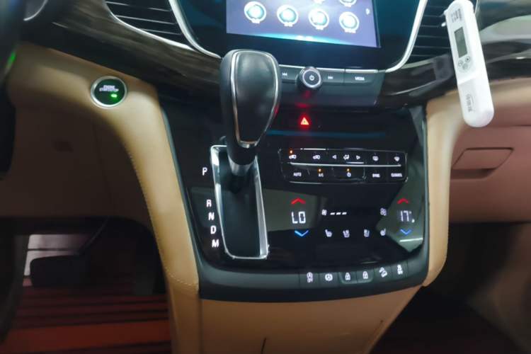 Used Buick GL8 2017 ES 28T Flagship Model China V Standard Gear Lever