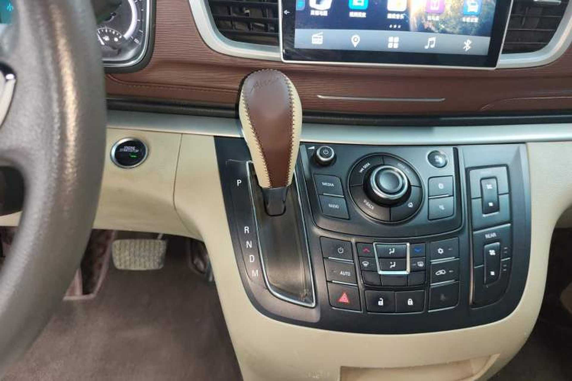 Used Buick GL8 2017 25S Comfort Version China V Standard Gear Lever