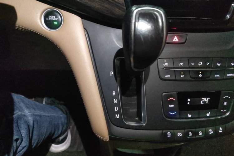 Used Buick GL8 2017 ES 28T Premium Version China V Standard Gear Lever