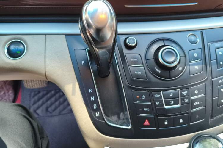 Used Buick GL8 2017 25S Luxury Version China V Standard Gear Lever