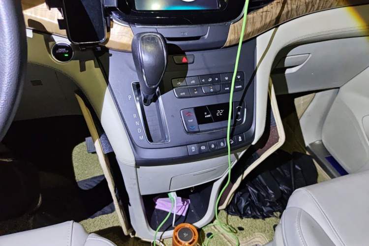 Used Buick GL8 2017 ES 28T Comfort Model China V Standard Gear Lever