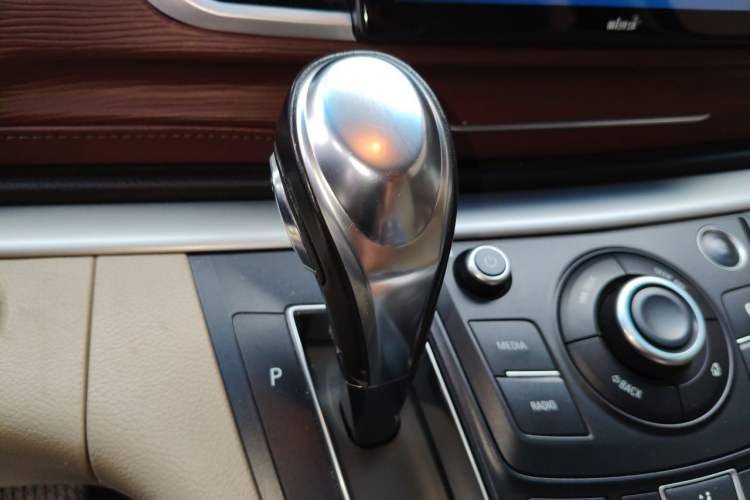 Used Buick GL8 2017 25S Comfort Version China V Standard Gear Lever