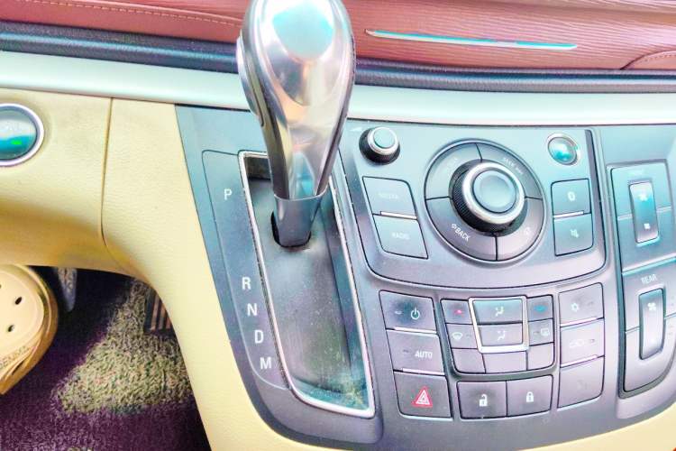 Used Buick GL8 2017 25S Comfort Version China V Standard Gear Lever