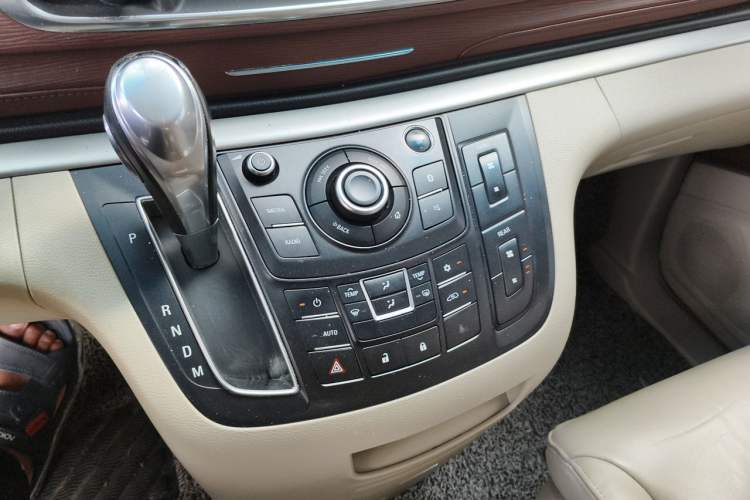Used Buick GL8 2017 25S Luxury Version China V Standard Gear Lever