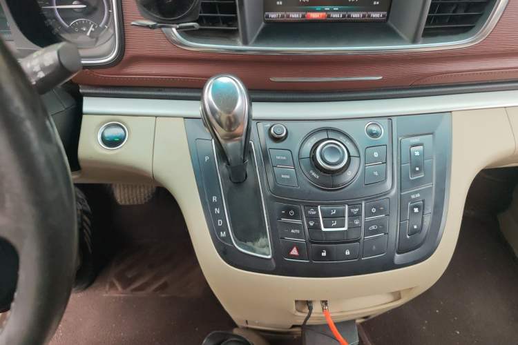 Used Buick GL8 2017 25S Comfort Version China V Standard Gear Lever