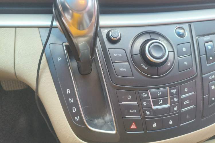 Used Buick GL8 2017 25S Luxury Version China V Standard Gear Lever