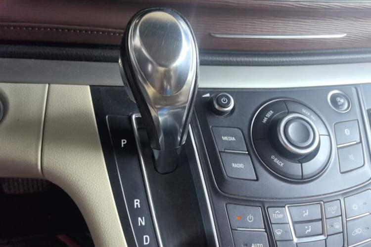 Used Buick GL8 2017 25S Comfort Version China V Standard Gear Lever