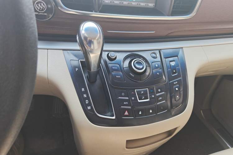 Used Buick GL8 2017 25S Luxury Version China V Standard Gear Lever