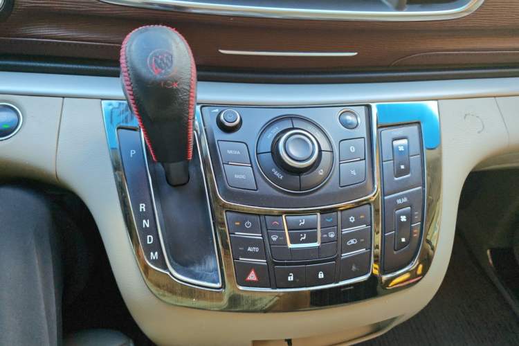 Used Buick GL8 2017 25S Luxury Version China V Standard Gear Lever